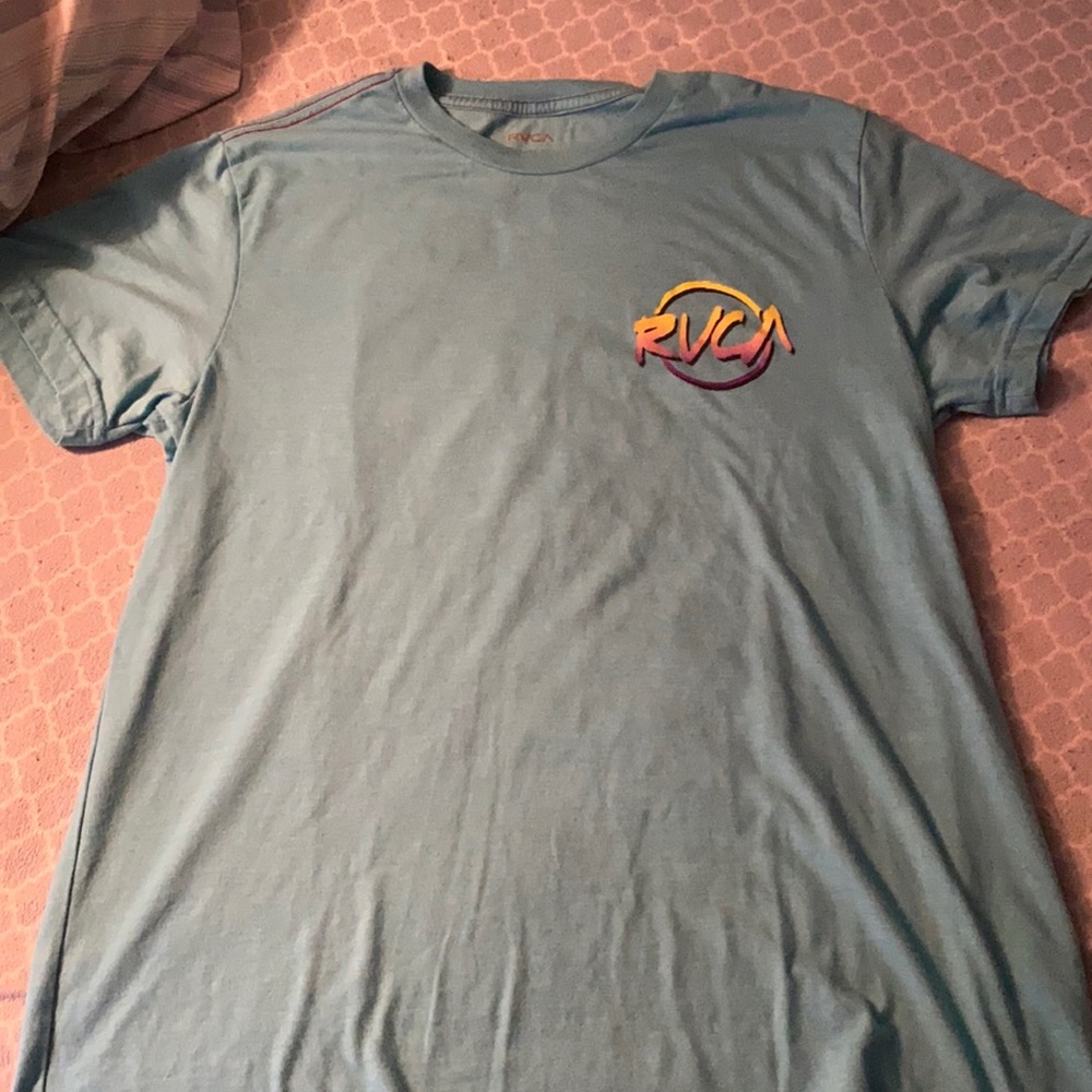 RVCA TSHIRT LARGE ( HARDLY WORN, DID NOT FIT ME)